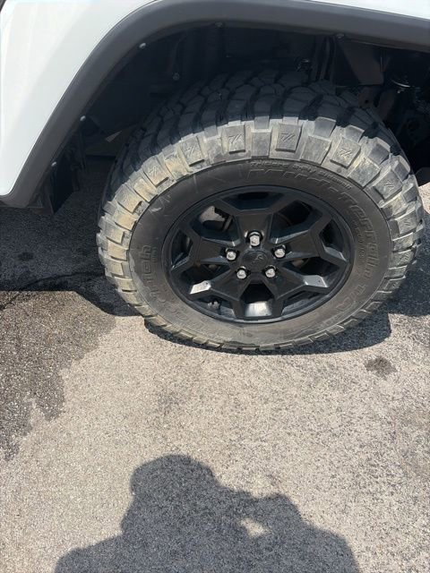 Used 2022 Jeep Gladiator Willys AWD/4WD image 32