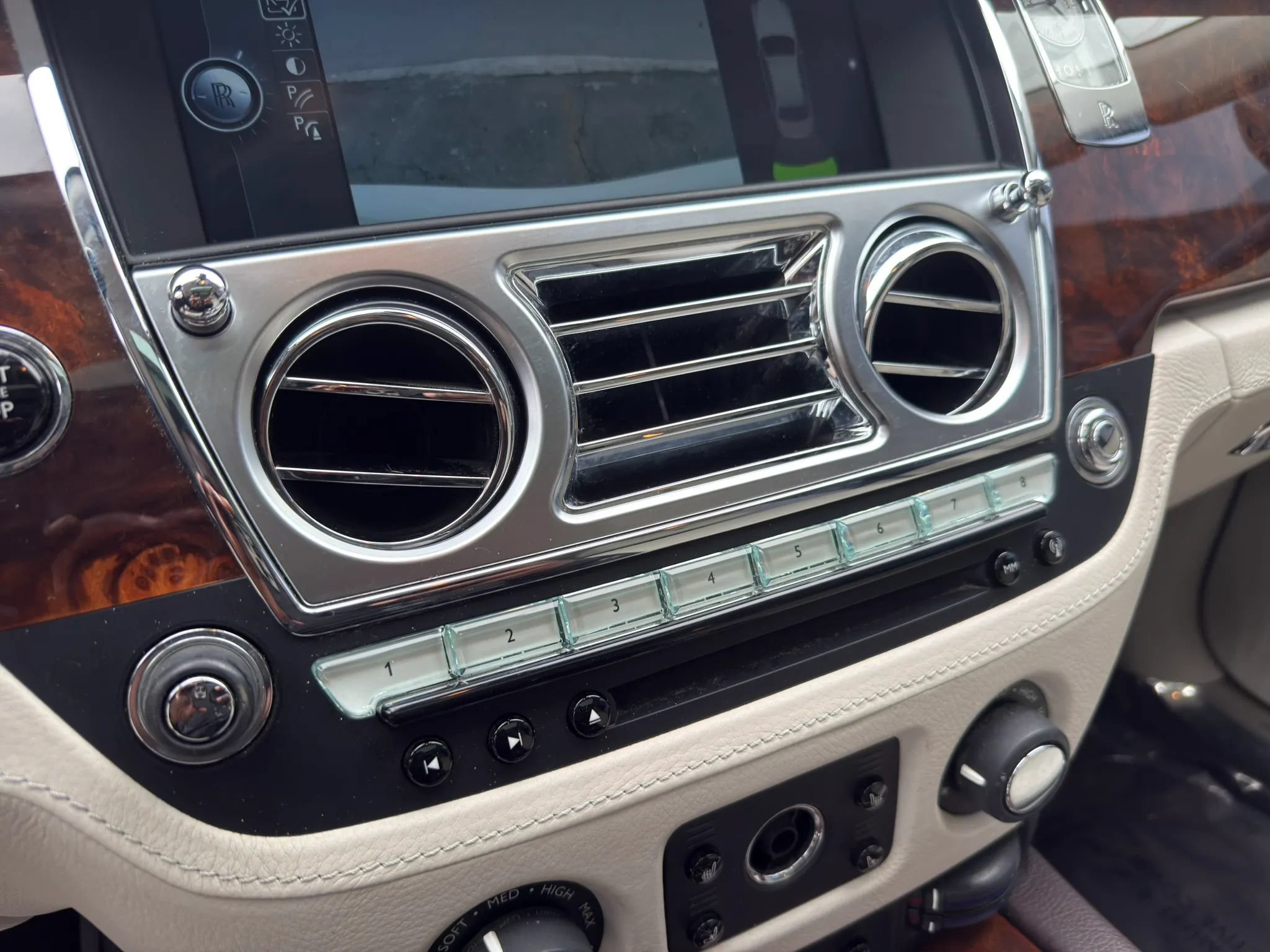 Used 2013 Rolls-Royce Ghost RWD image 26