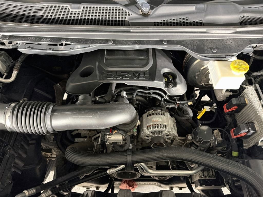 Used 2019 RAM 1500 Laramie AWD/4WD image 32