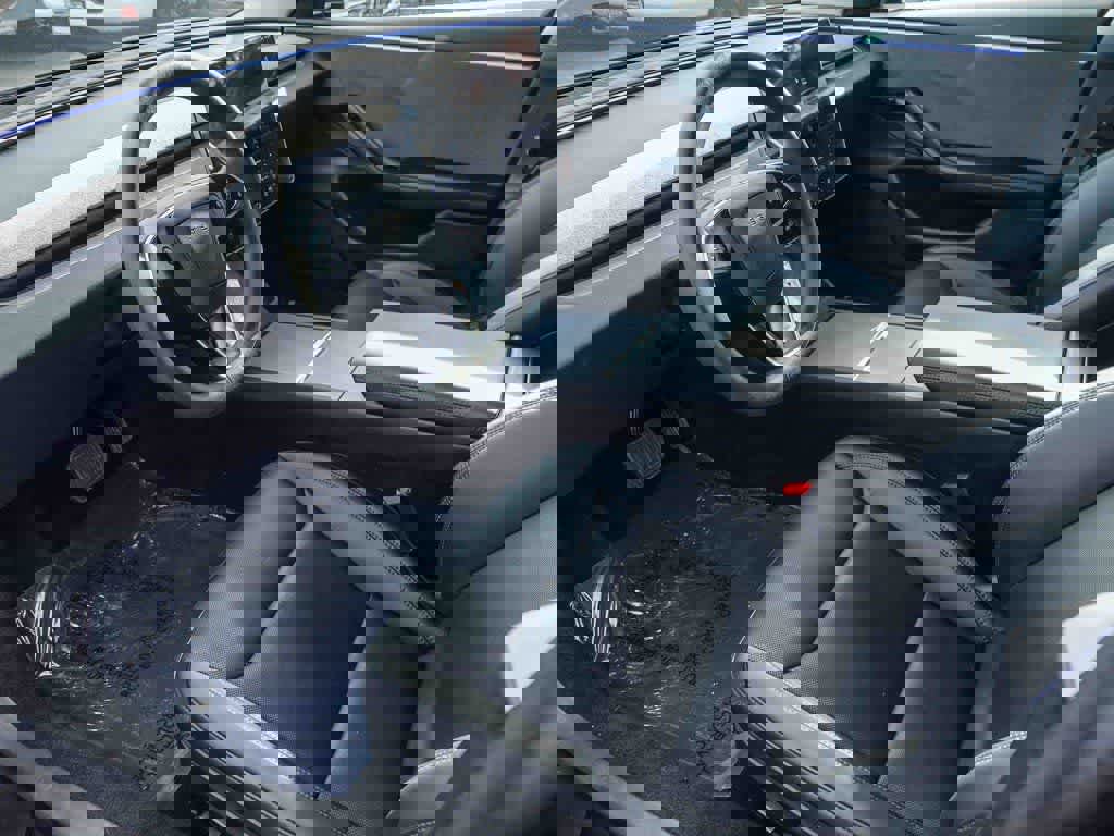 Used 2024 Tesla Model 3 Standard Range image 15