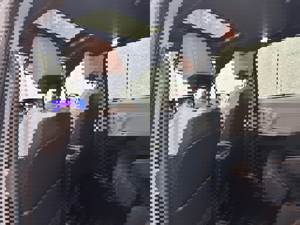 Used 2025 Toyota Sienna XSE image 51