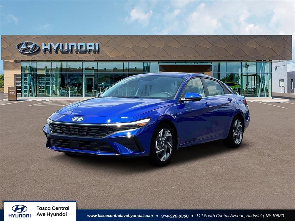 New 2025 Hyundai Elantra Limited w/ Cargo Package