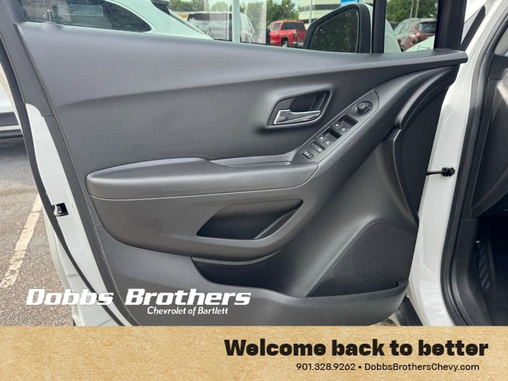 Used 2018 Chevrolet Trax LS AWD/4WD image 13