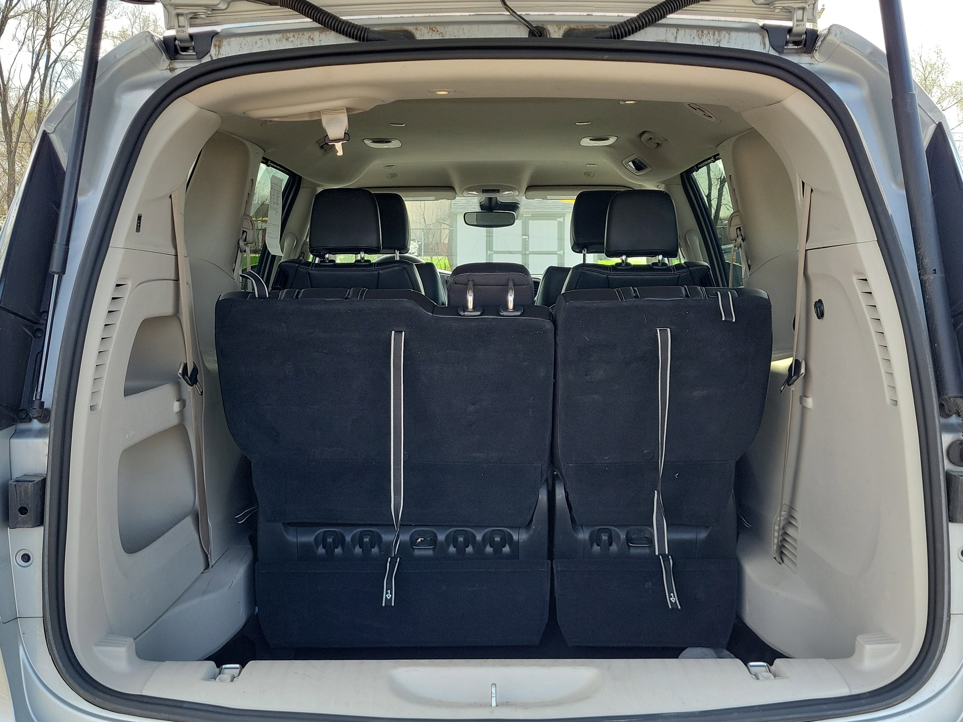 Used 2023 Chrysler Pacifica Touring-L image 7