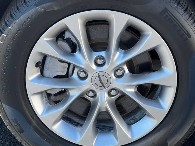Used 2024 Chrysler Pacifica Touring-L AWD/4WD image 9