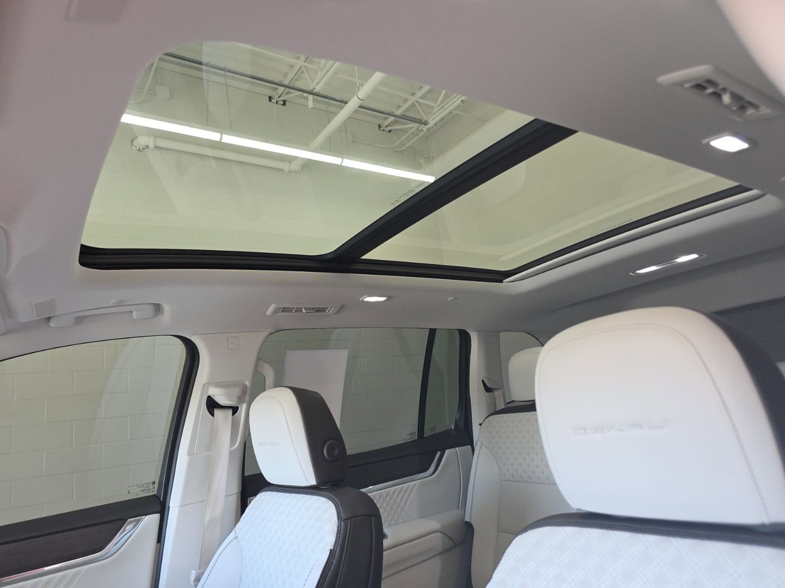 Used 2024 GMC Acadia Denali w/ Super Cruise Package image 44