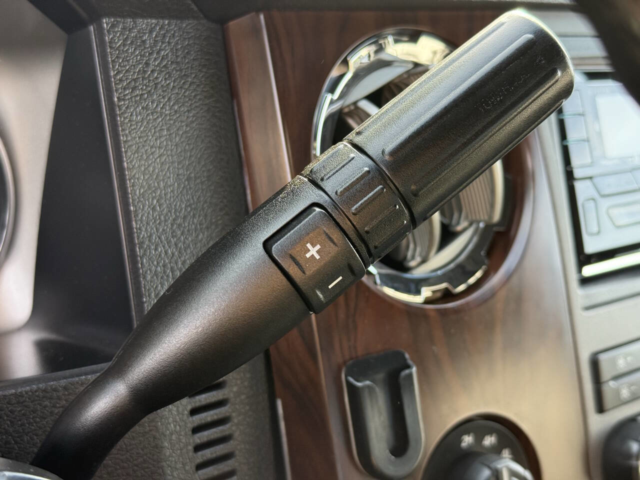 Used 2011 Ford F350 Lariat w/ Chrome Pkg image 18