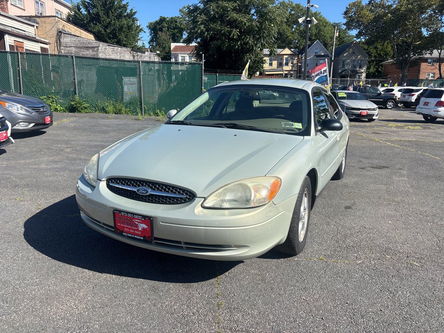 Used 2003 Ford Taurus SE FWD image 2