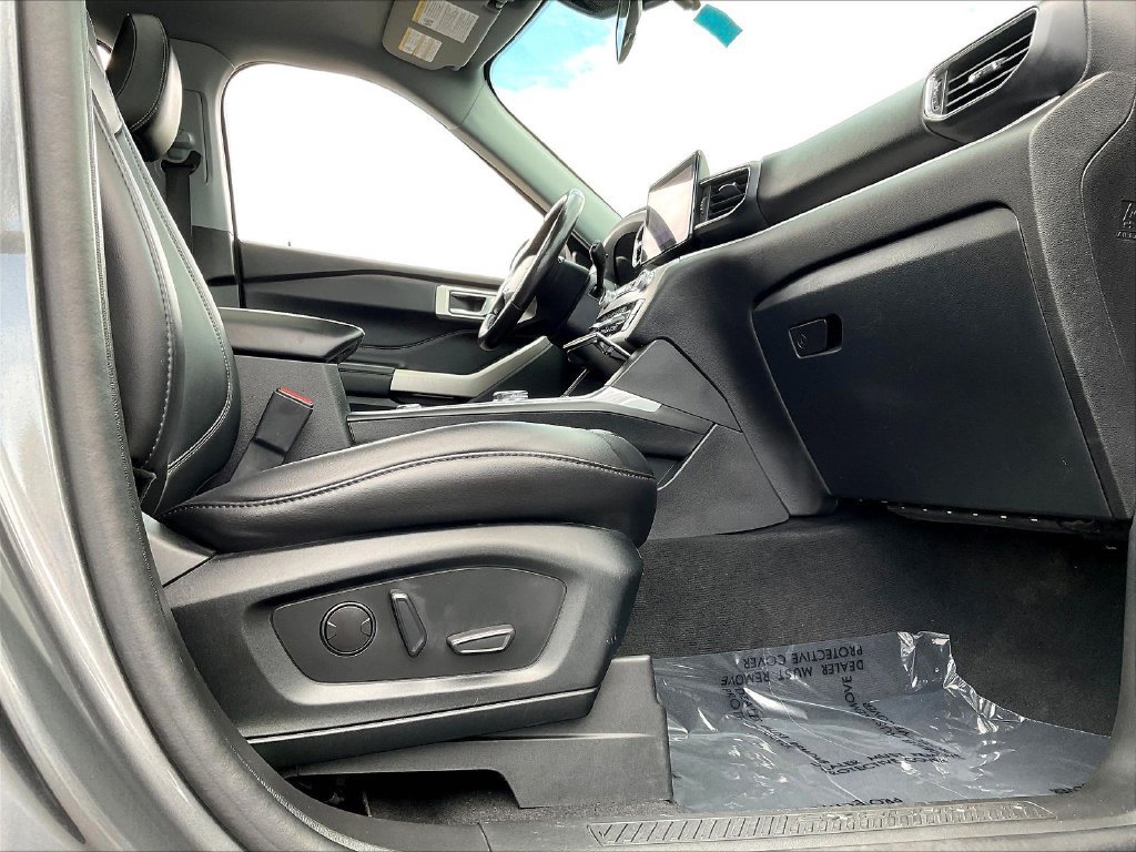 Used 2023 Ford Explorer XLT w/ Equipment Group 202A AWD/4WD image 36