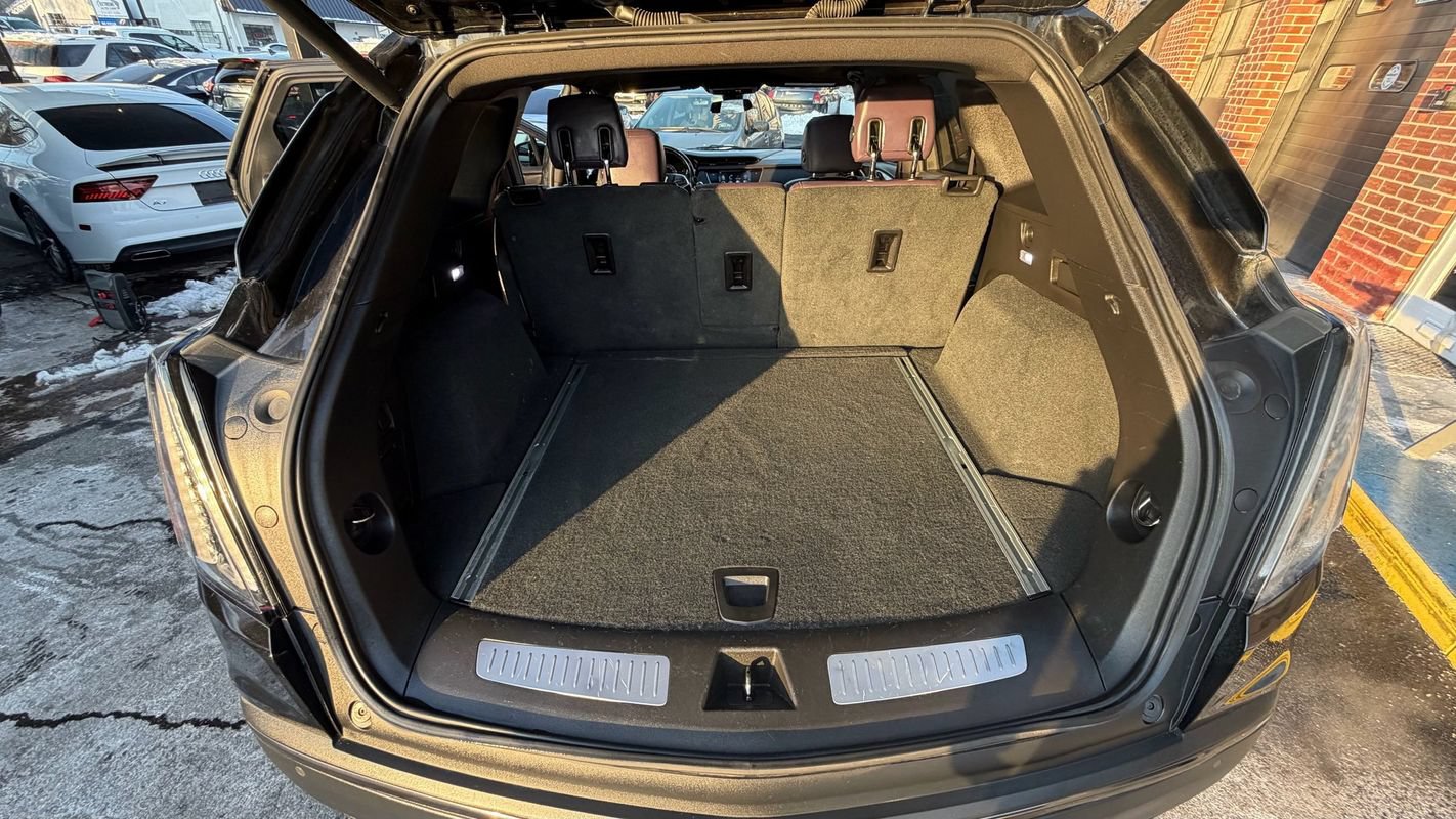 Used 2018 Cadillac XT5 Luxury w/ LPO, Black Ice Package FWD image 12