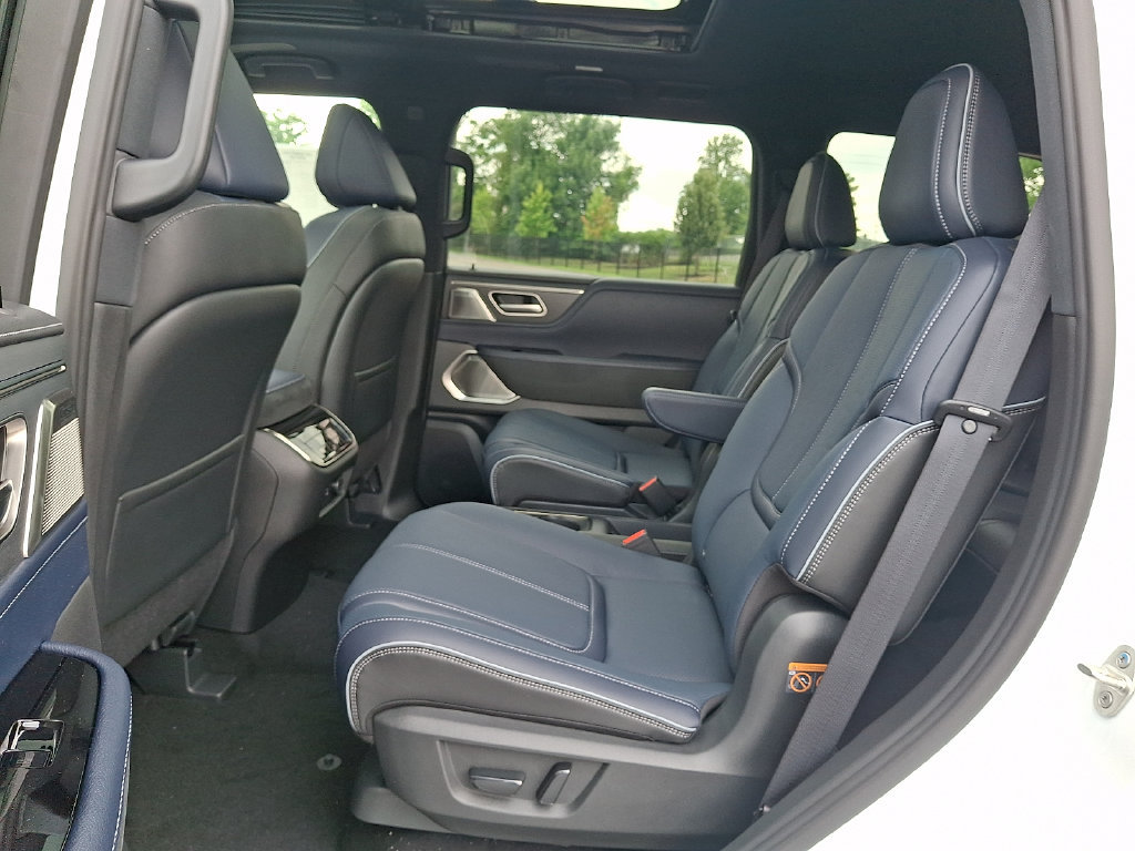 New 2027 INFINITI QX80 Sensory AWD/4WD image 7