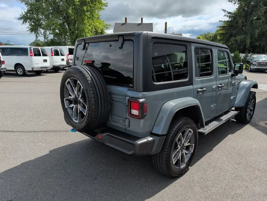 Used 2024 Jeep Wrangler Unlimited AWD/4WD image 21
