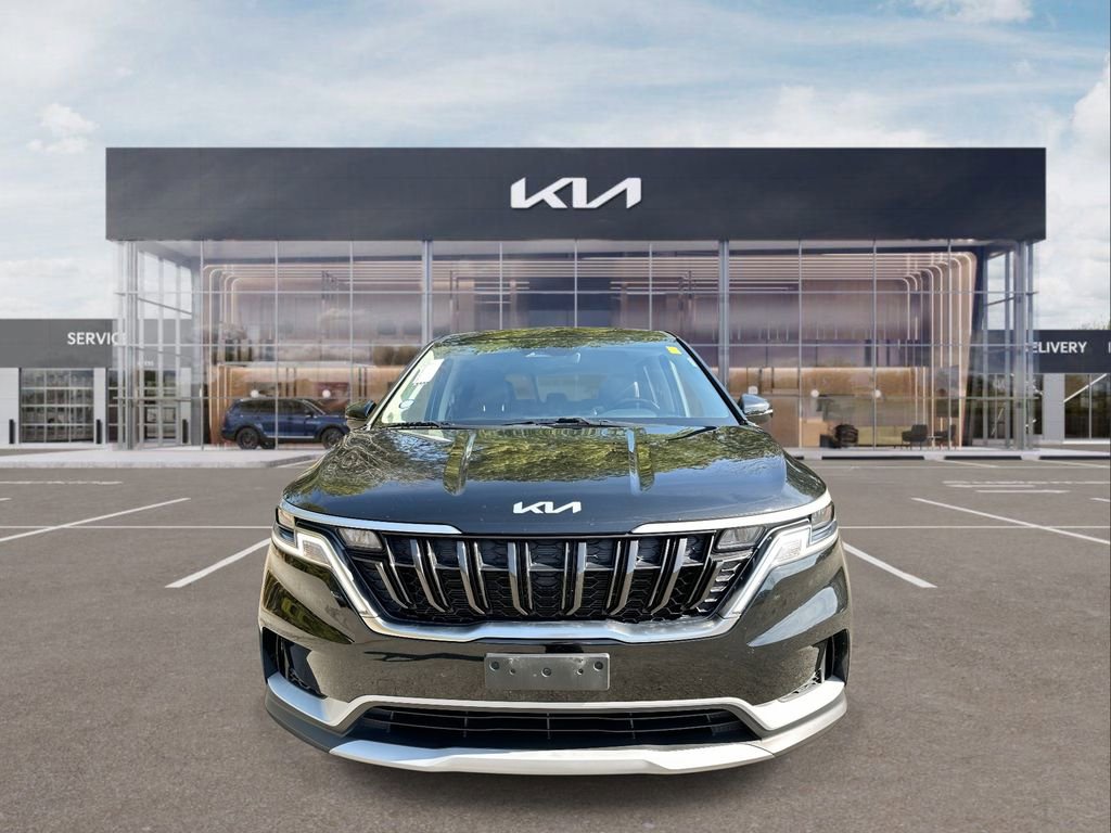Used 2023 Kia Carnival LX image 3