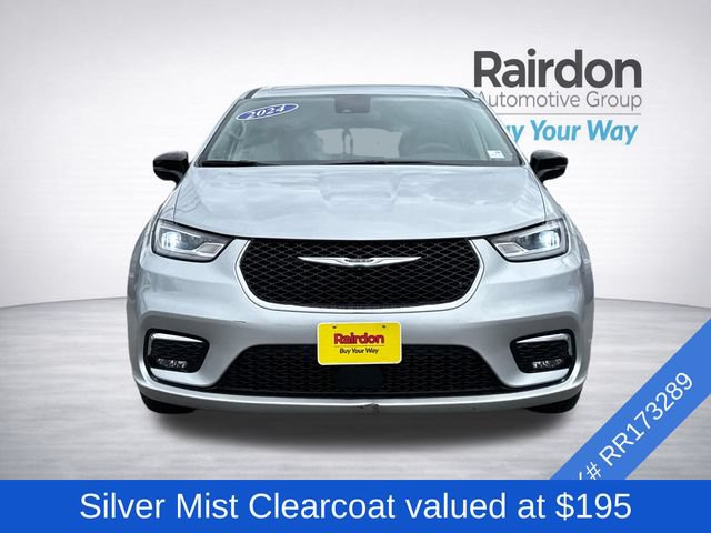 Used 2024 Chrysler Pacifica Touring-L FWD image 2
