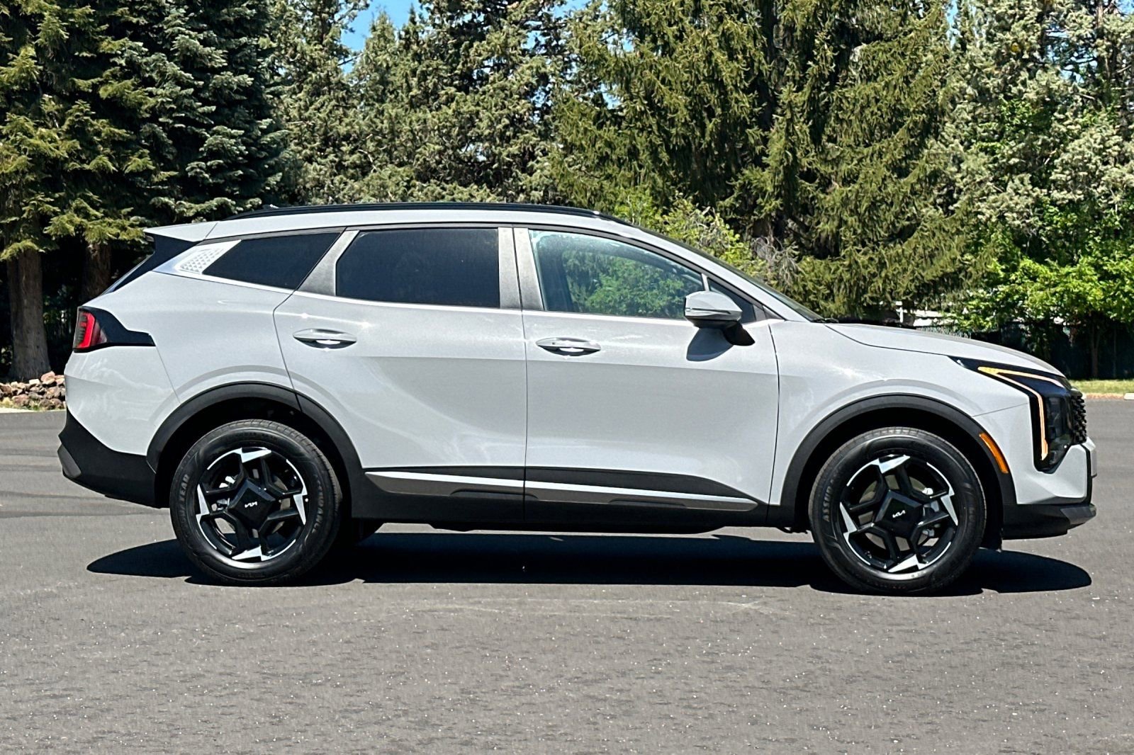 Used 2026 Kia Sportage EX w/ EX Panoramic Sunroof Package AWD/4WD image 3