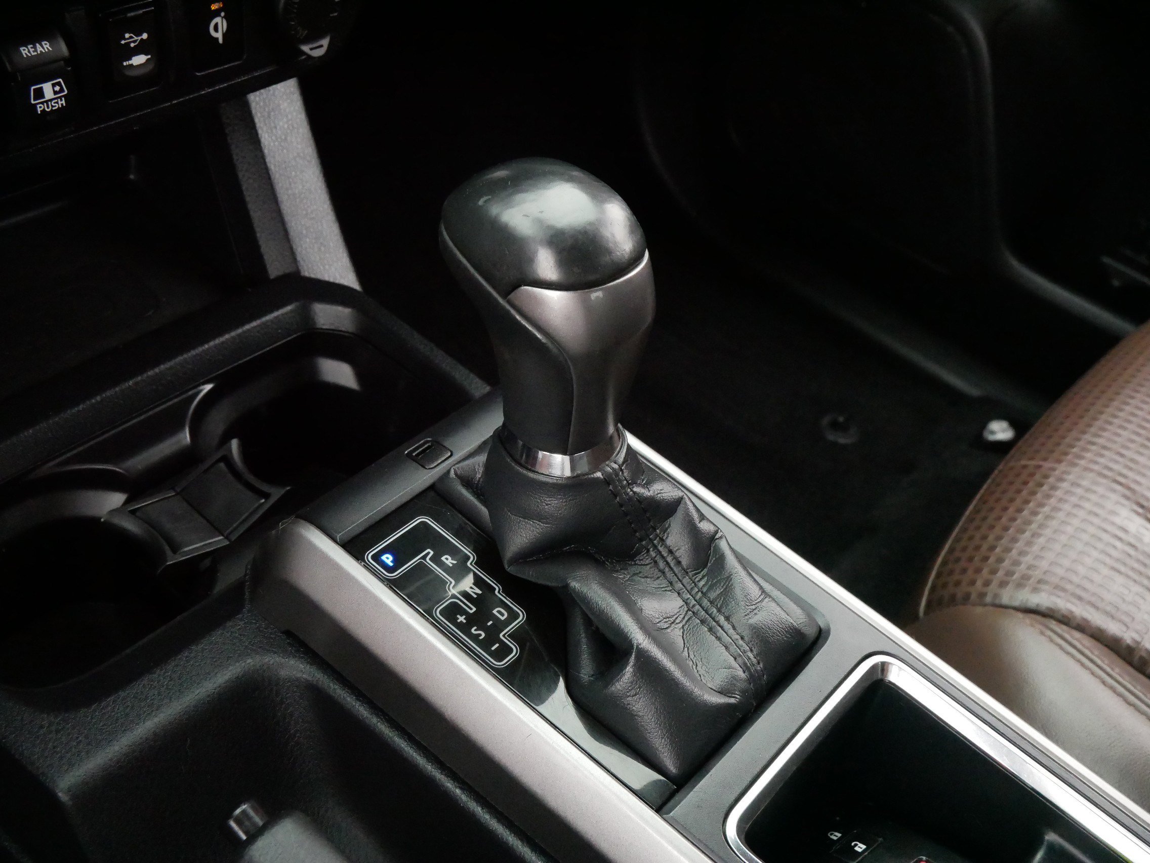 Used 2019 Toyota Tacoma Limited image 24