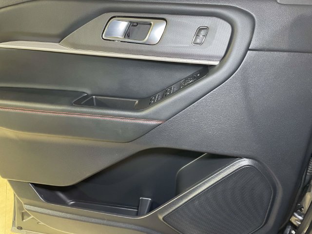 Used 2025 Ford Explorer ST-Line w/ ST-Line Street Pack AWD/4WD image 38
