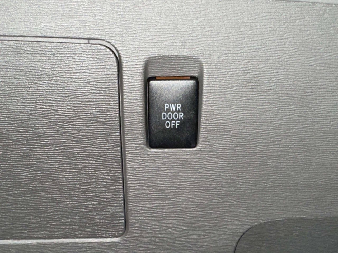 Used 2018 Toyota Sienna XLE FWD image 40
