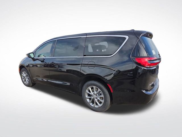 New 2026 Chrysler Pacifica Limited w/ Trailer Tow Group image 3