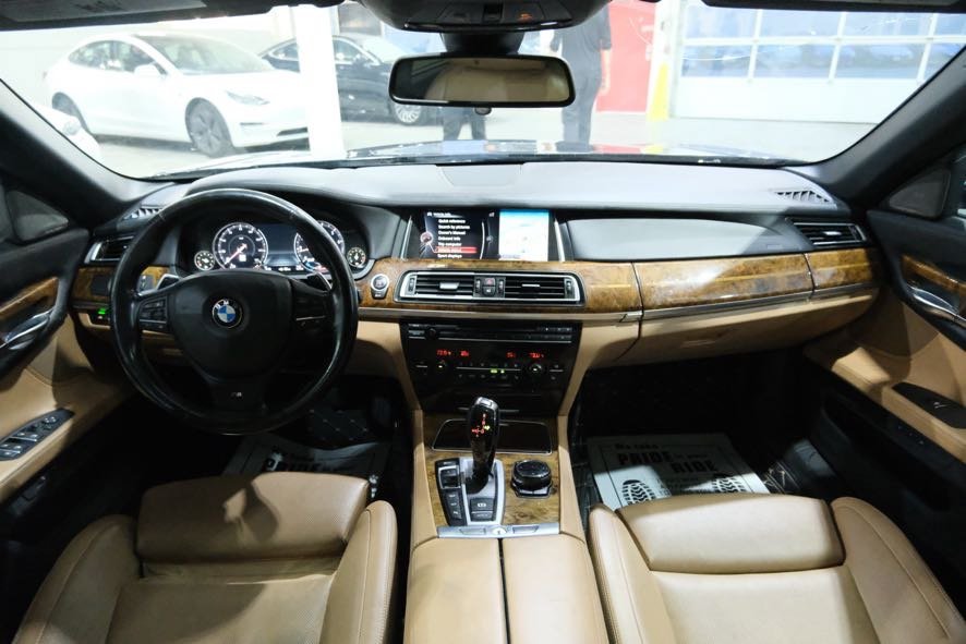 Used 2015 BMW 750Li xDrive AWD/4WD image 30