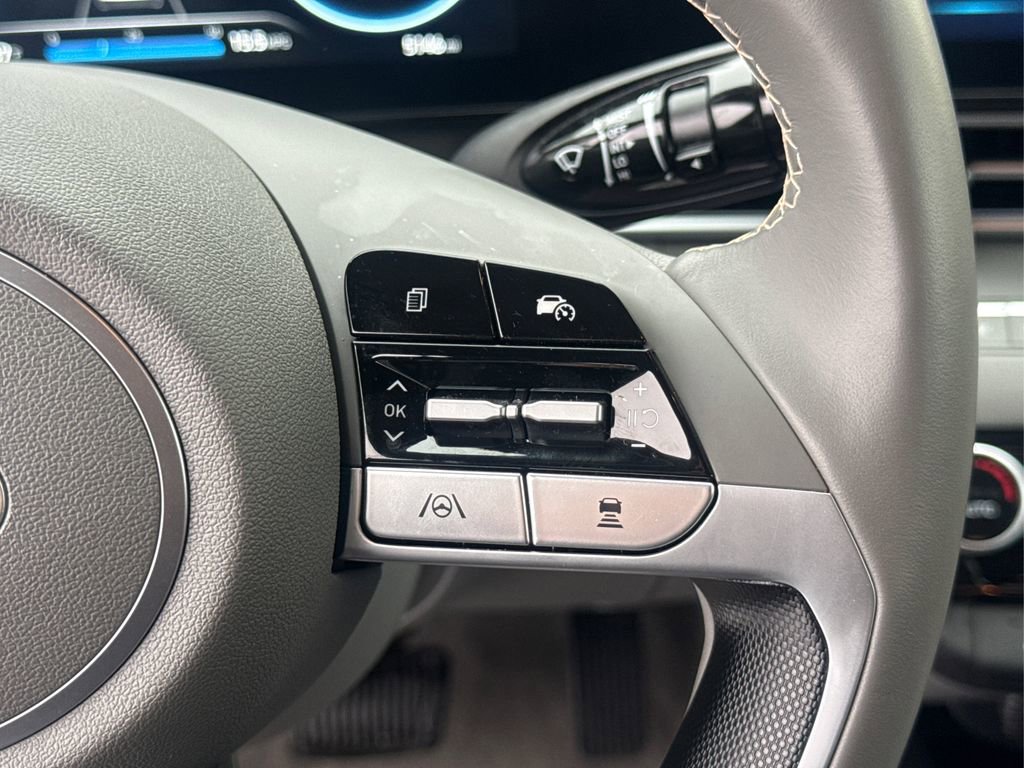 Certified 2025 Hyundai Elantra SEL image 23