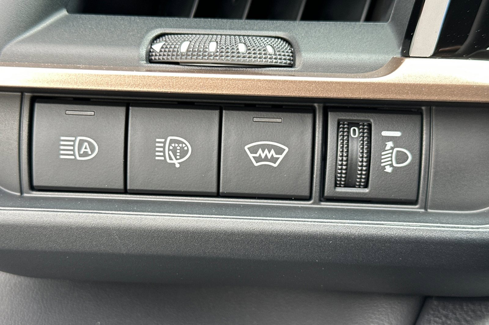 New 2025 Toyota Crown Signia image 30