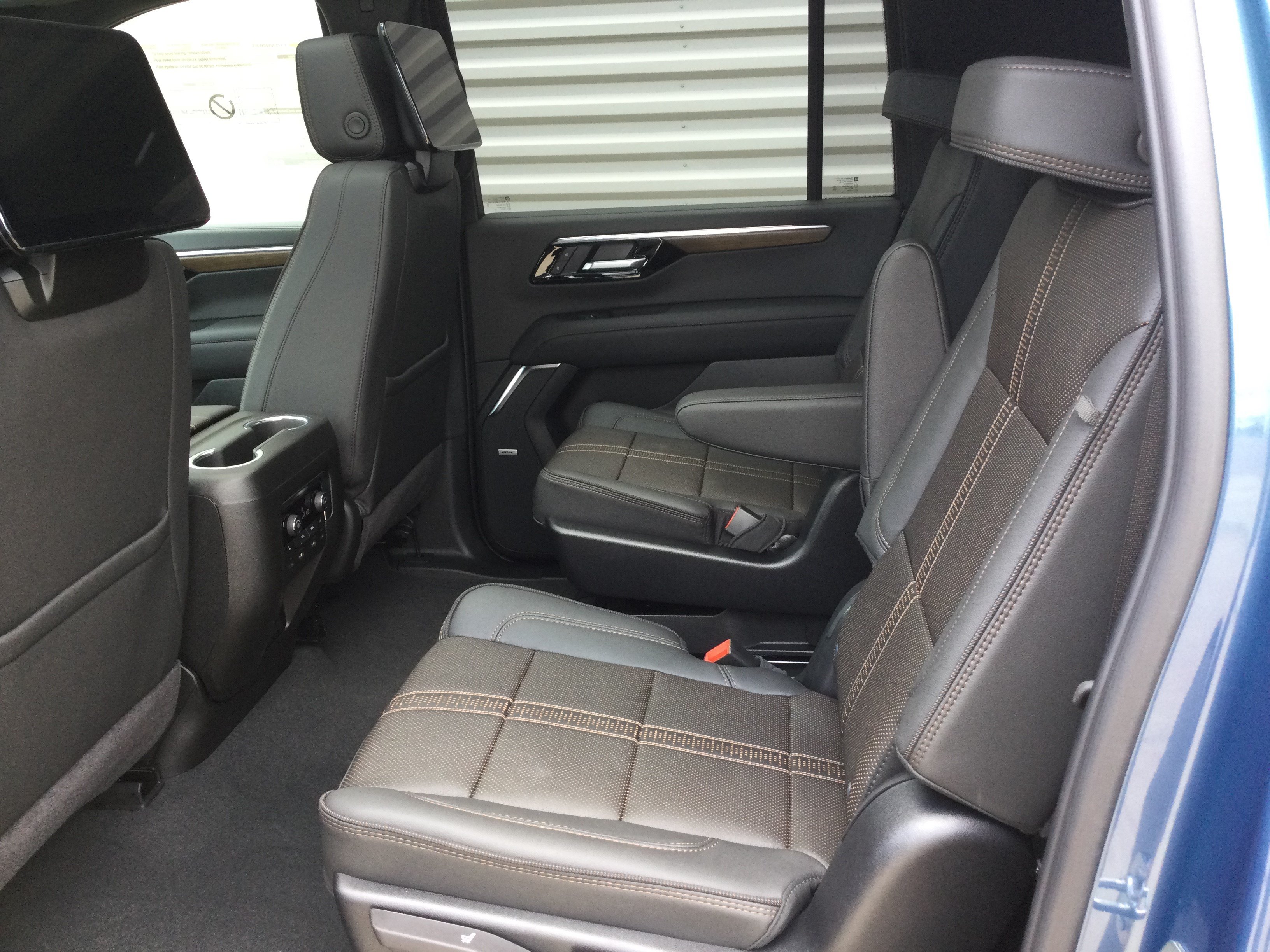 New 2026 Chevrolet Suburban High Country AWD/4WD image 7