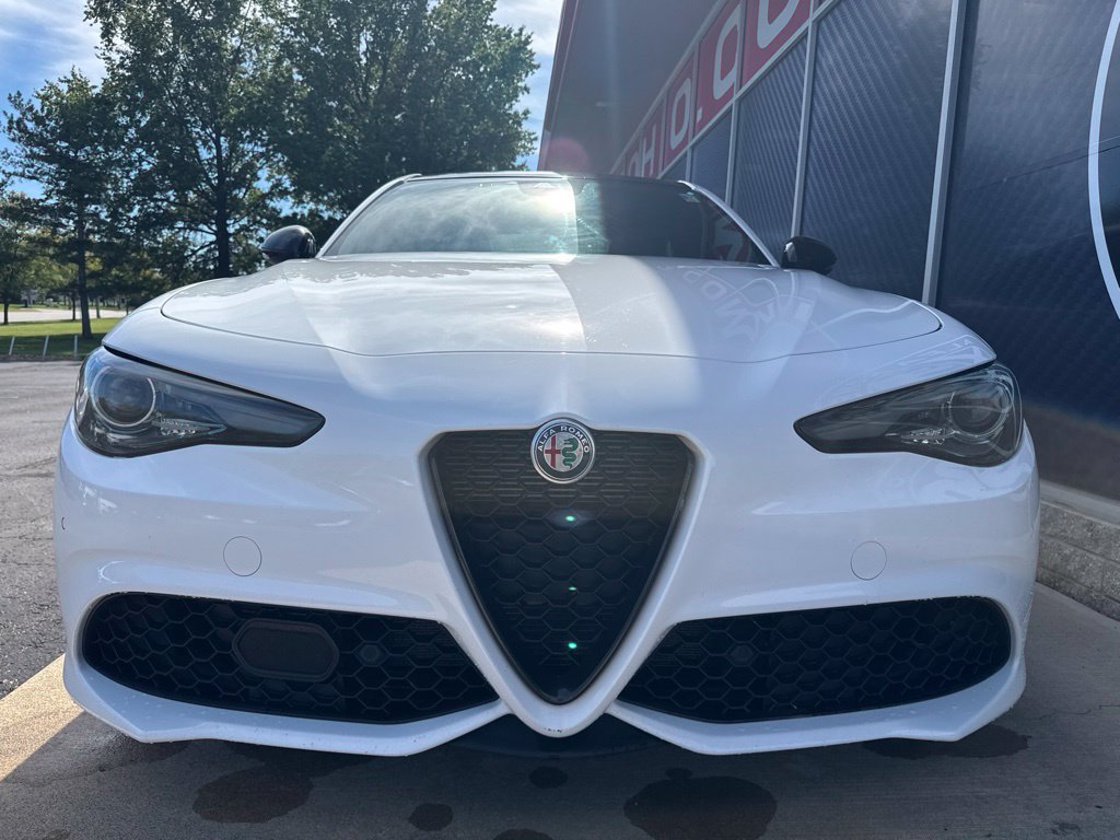 Used 2022 Alfa Romeo Giulia Veloce AWD/4WD image 8