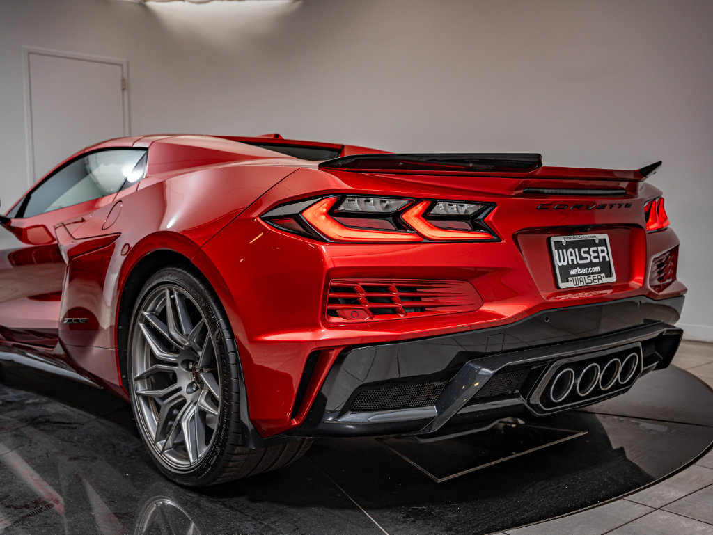 Used 2025 Chevrolet Corvette Z06 w/ Stealth Interior Trim Package RWD image 24