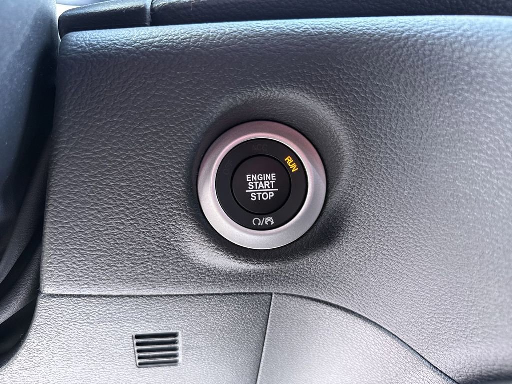 New 2026 Chrysler Pacifica Limited w/ Trailer Tow Group image 18