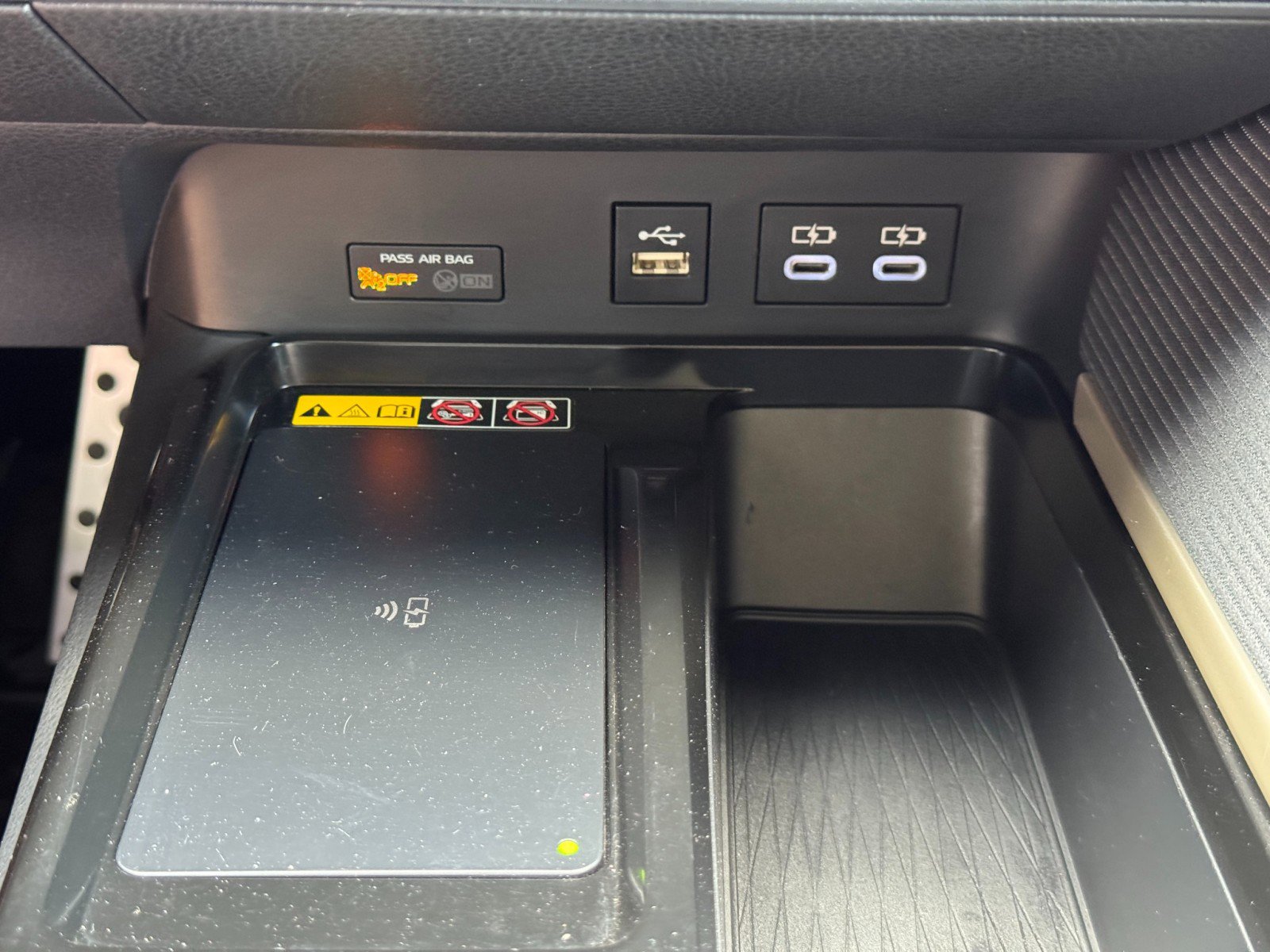 Used 2025 Toyota Camry SE image 28