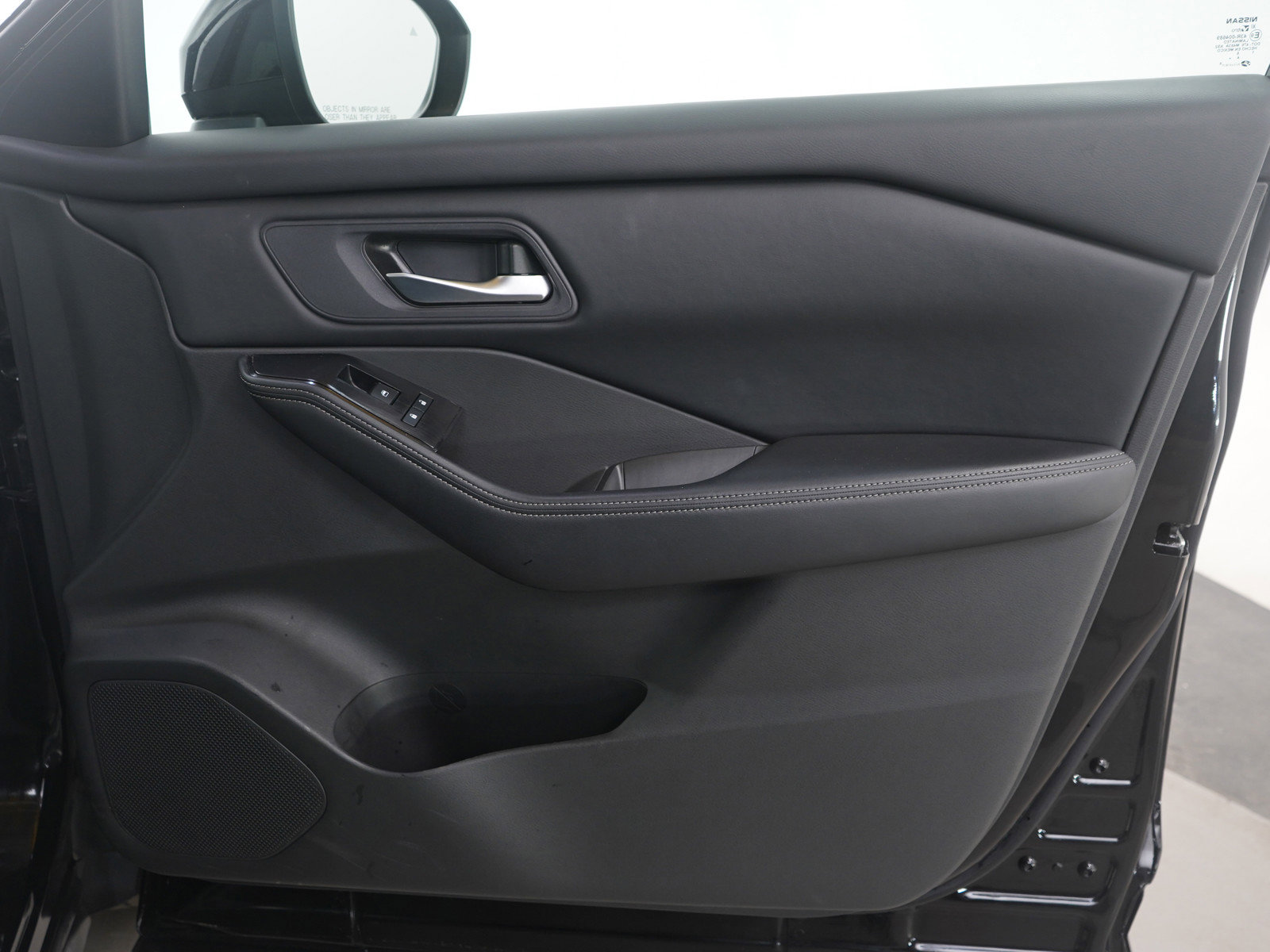 Used 2025 Nissan Rogue SV AWD/4WD image 13