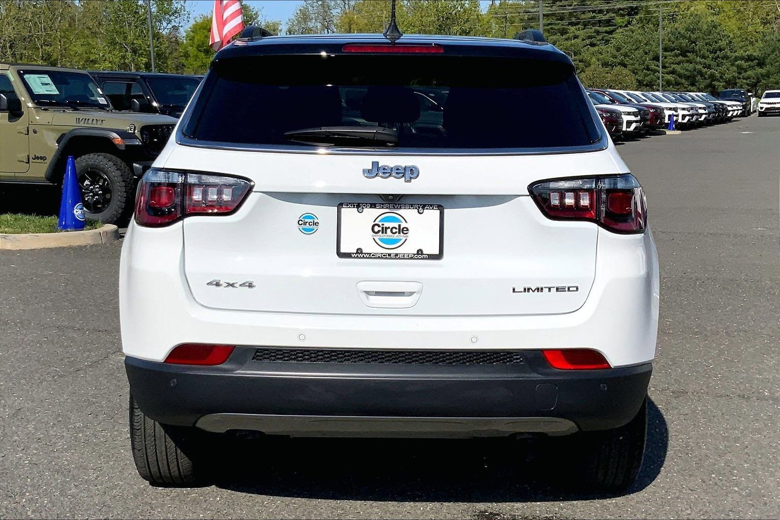 Certified 2024 Jeep Compass Limited w/ Sun and Sound Group AWD/4WD image 4