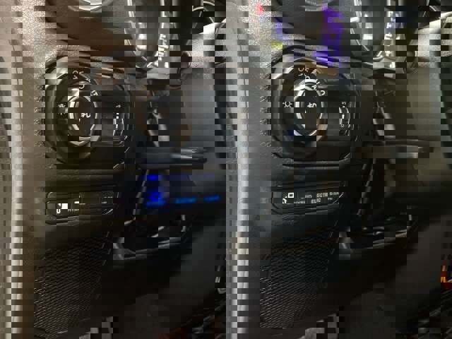 Used 2023 Jeep Wrangler Sahara w/ Cold Weather Group image 19