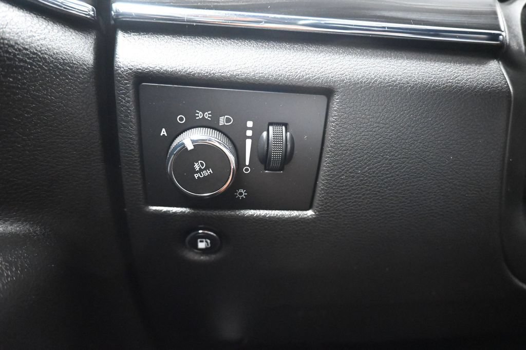 Used 2020 Jeep Grand Cherokee Limited AWD/4WD image 26
