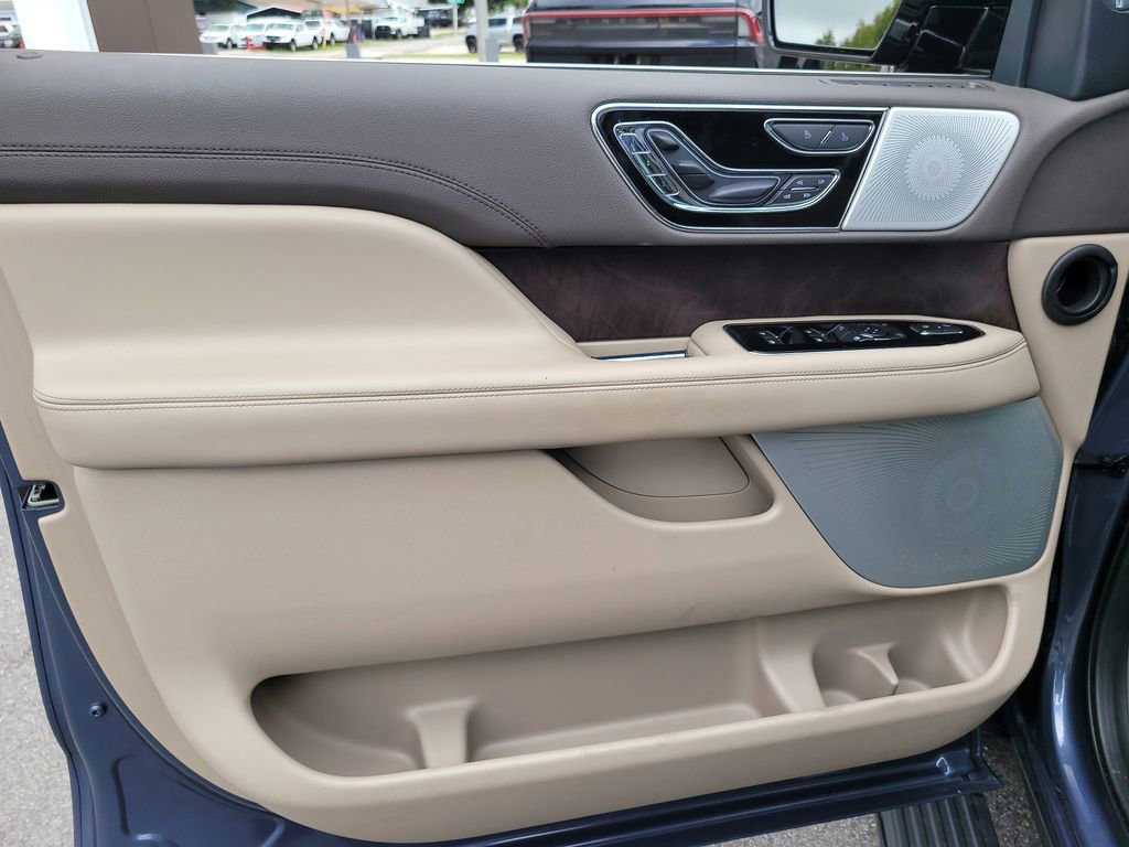 Used 2023 Lincoln Navigator L Reserve image 16
