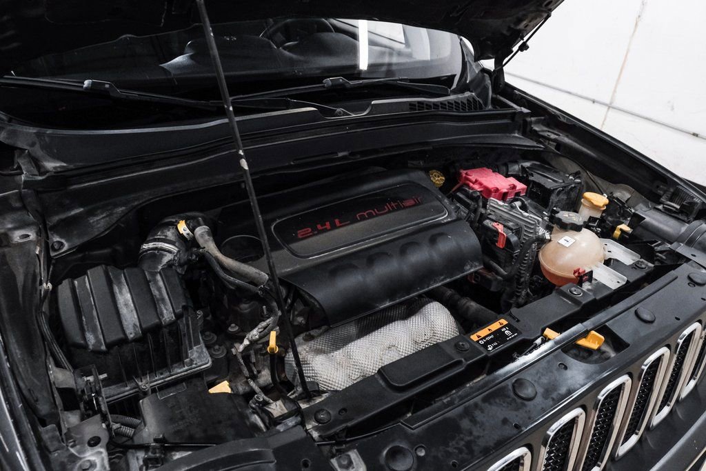 Used 2018 Jeep Renegade Latitude FWD image 54