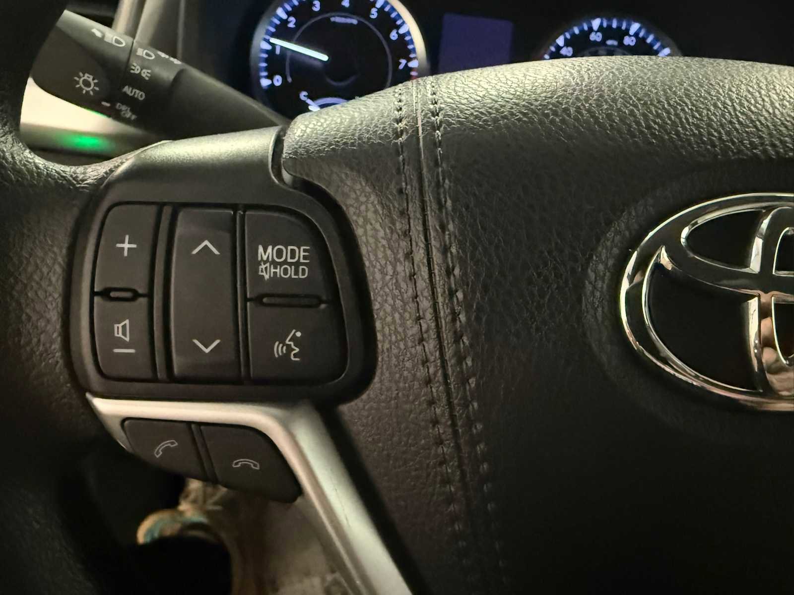 Used 2019 Toyota Highlander LE AWD/4WD image 29