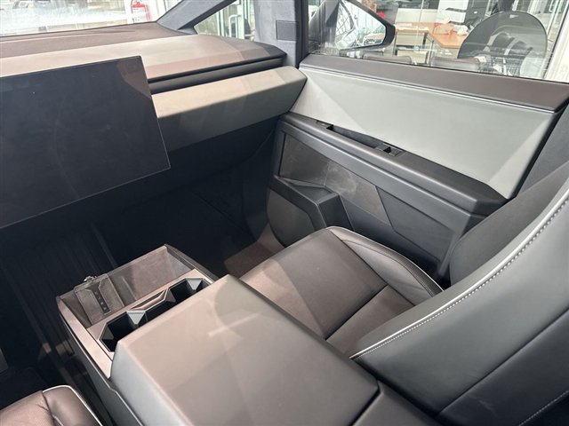 Used 2024 Tesla Cybertruck AWD Crew Cab image 11