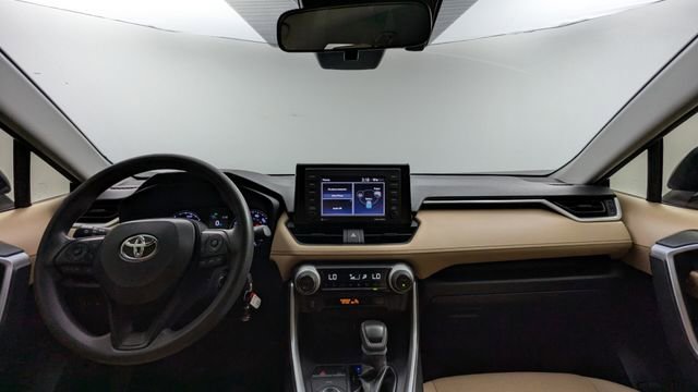 Used 2020 Toyota RAV4 LE image 19