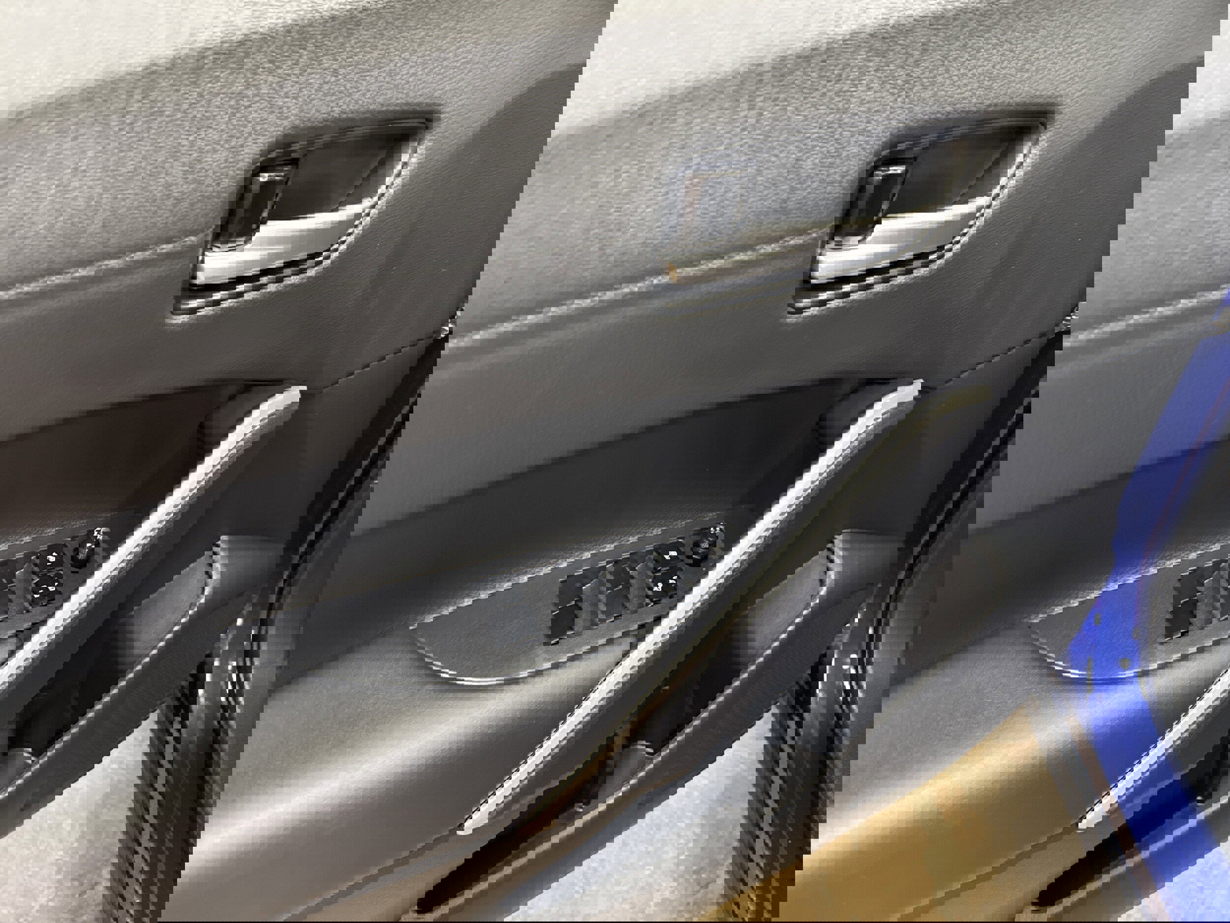 Used 2023 Toyota Corolla Cross XLE w/ Convenience Package image 27