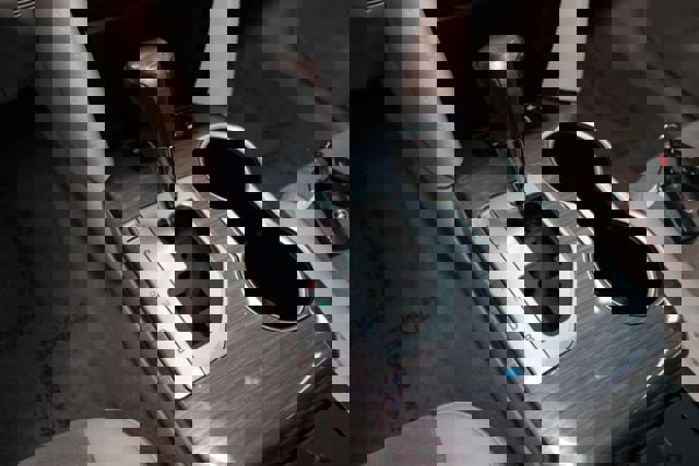 Used 2012 Toyota Camry XLE w/ Leather Pkg image 18