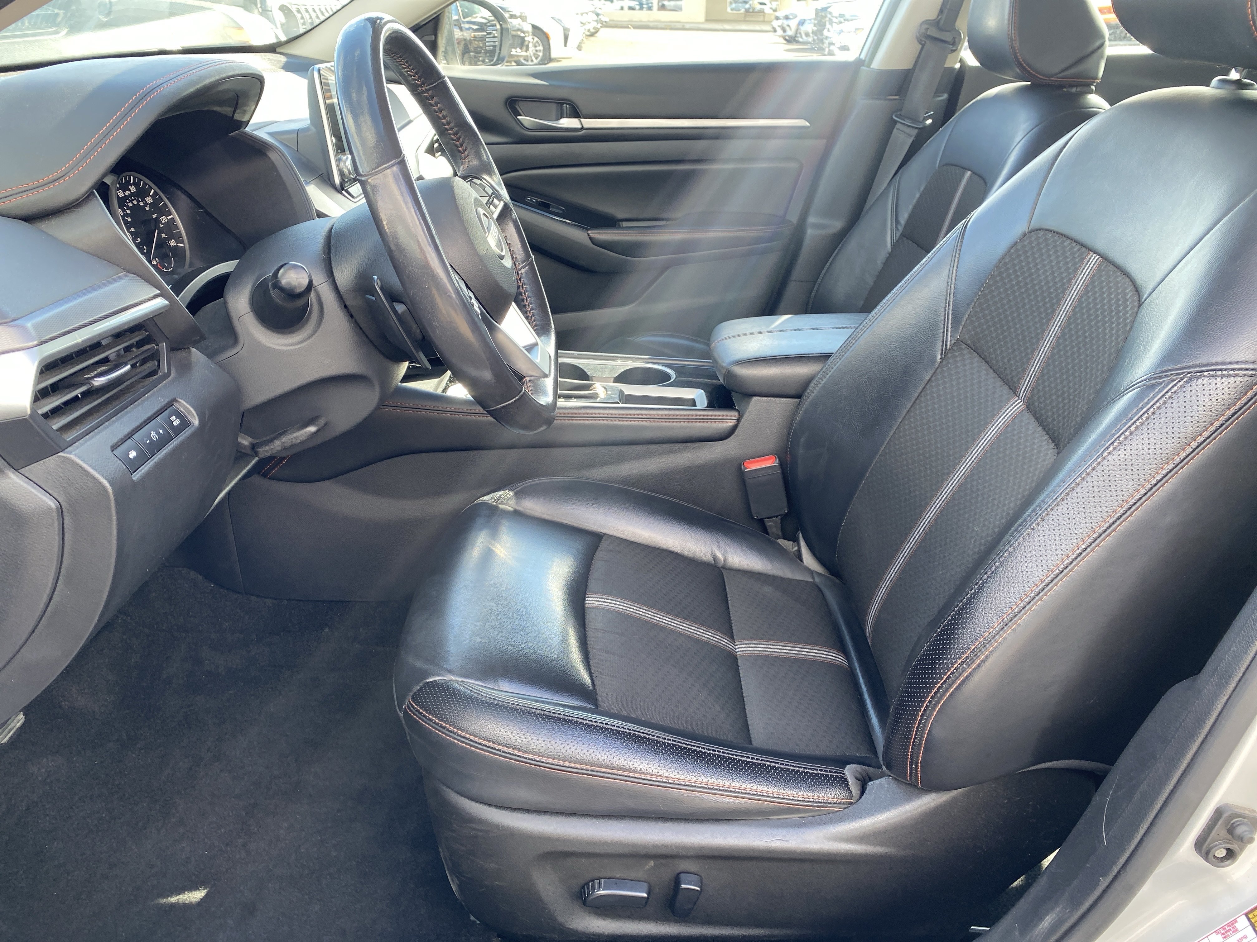 Used 2024 Nissan Altima 2.5 SR FWD image 11