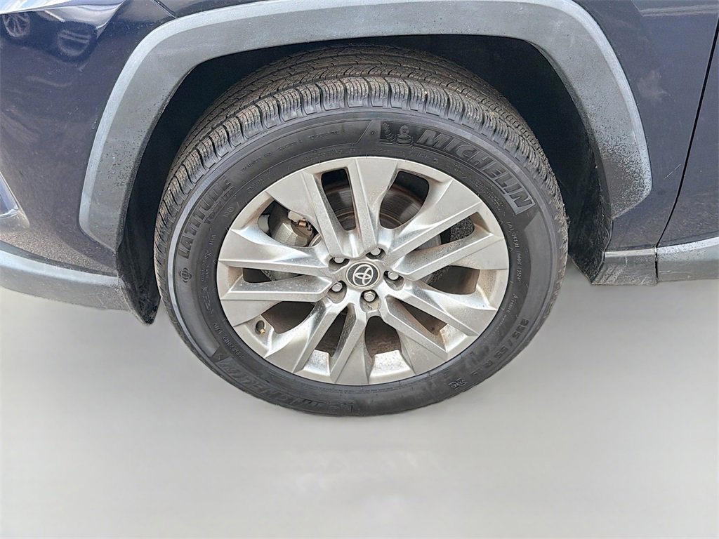 Used 2023 Toyota RAV4 XLE Premium image 31