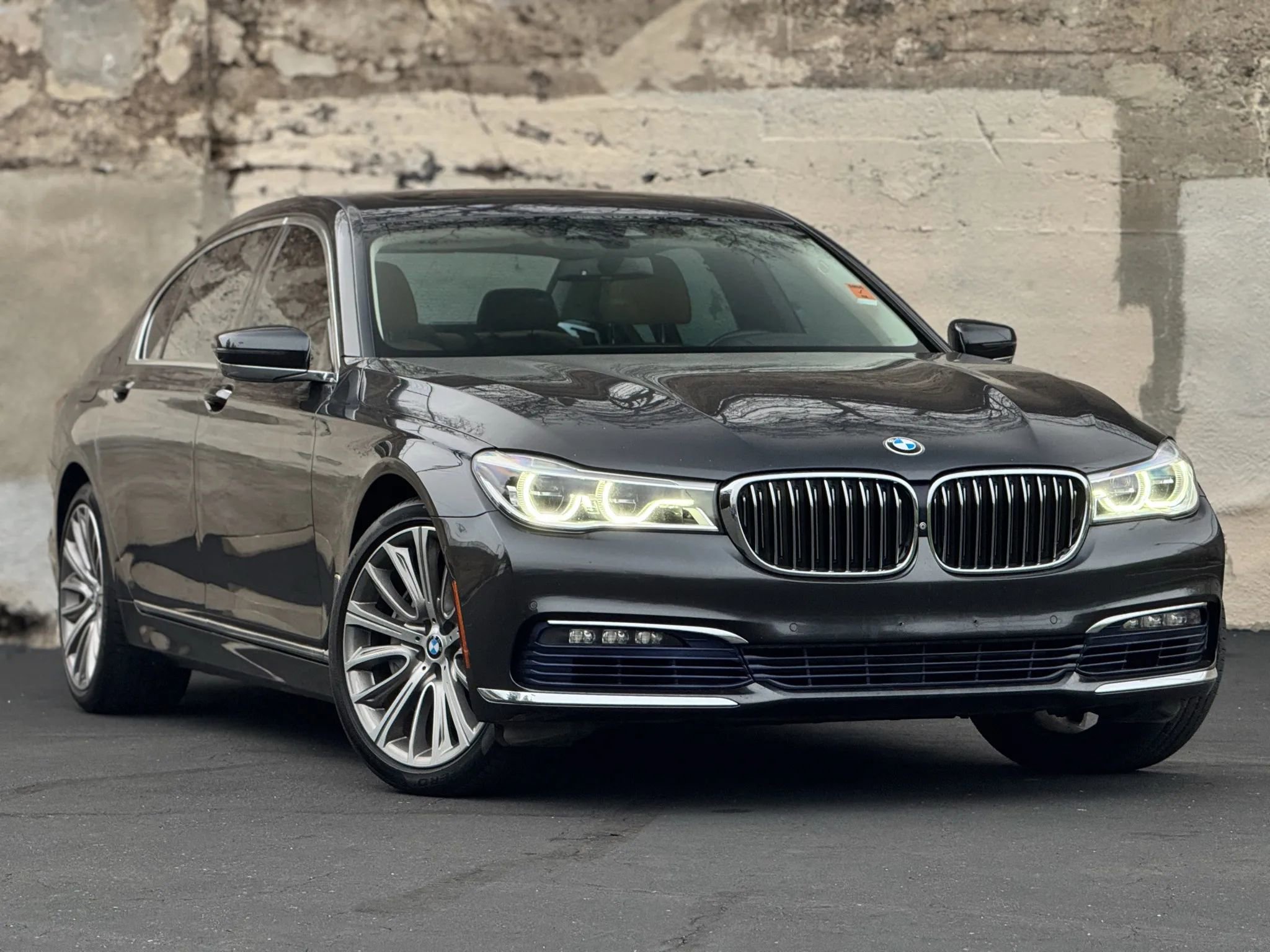 Used 2016 BMW 750i xDrive image 1