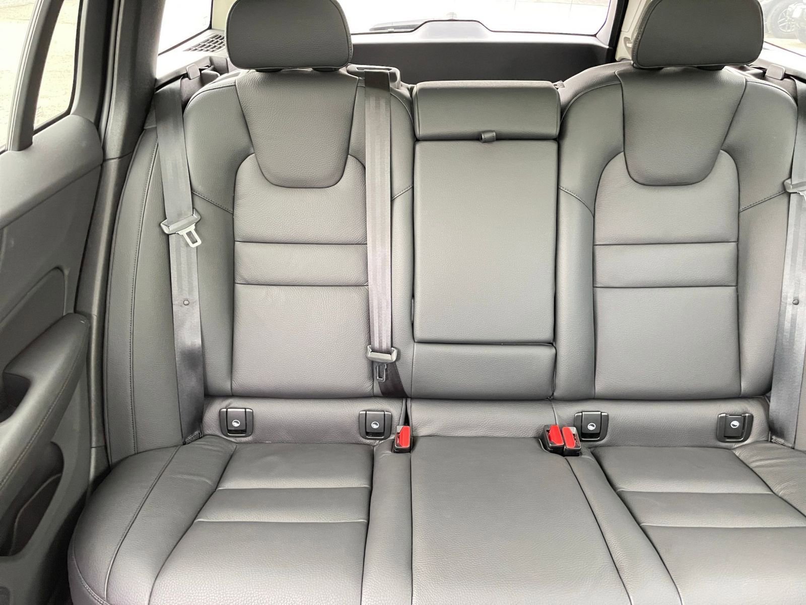 Used 2025 Volvo V60 B5 Cross Country Plus image 38