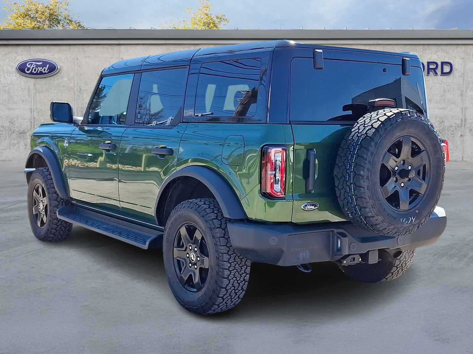 Used 2025 Ford Bronco Outer Banks AWD/4WD image 4