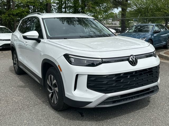 Certified 2025 Volkswagen Tiguan S image 3