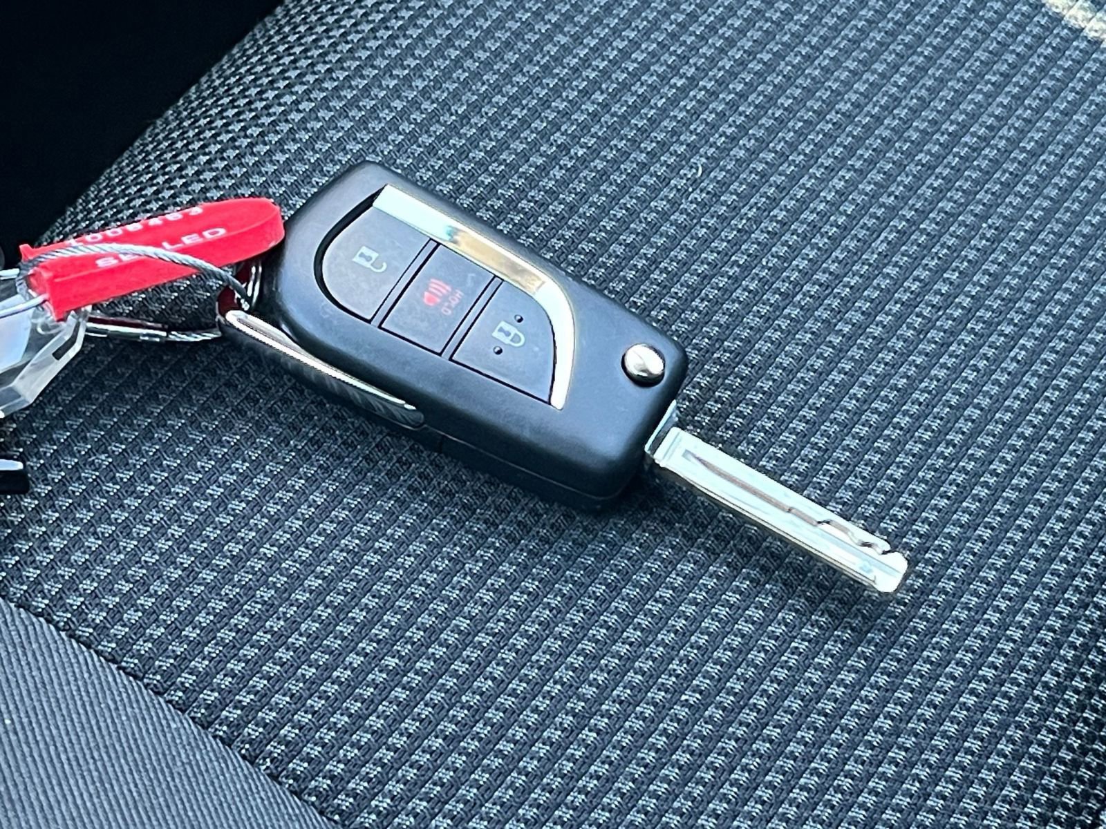 Used 2025 Toyota RAV4 LE image 22