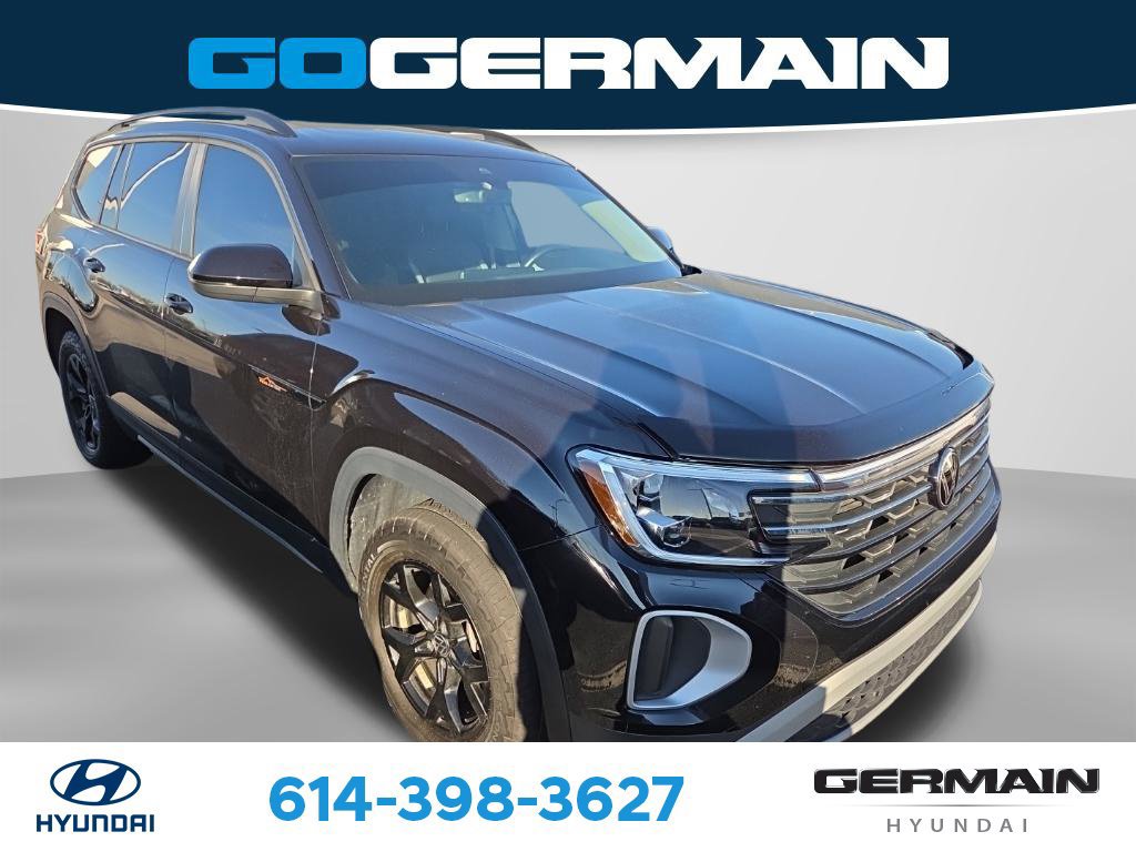 Used 2024 Volkswagen Atlas Peak Edition SE AWD/4WD image 1